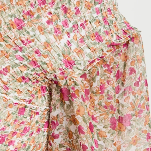 BB Dakota: Smock Factor Top - Picture 6 of 7